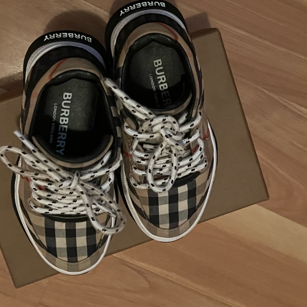 Burberry toddler shoes